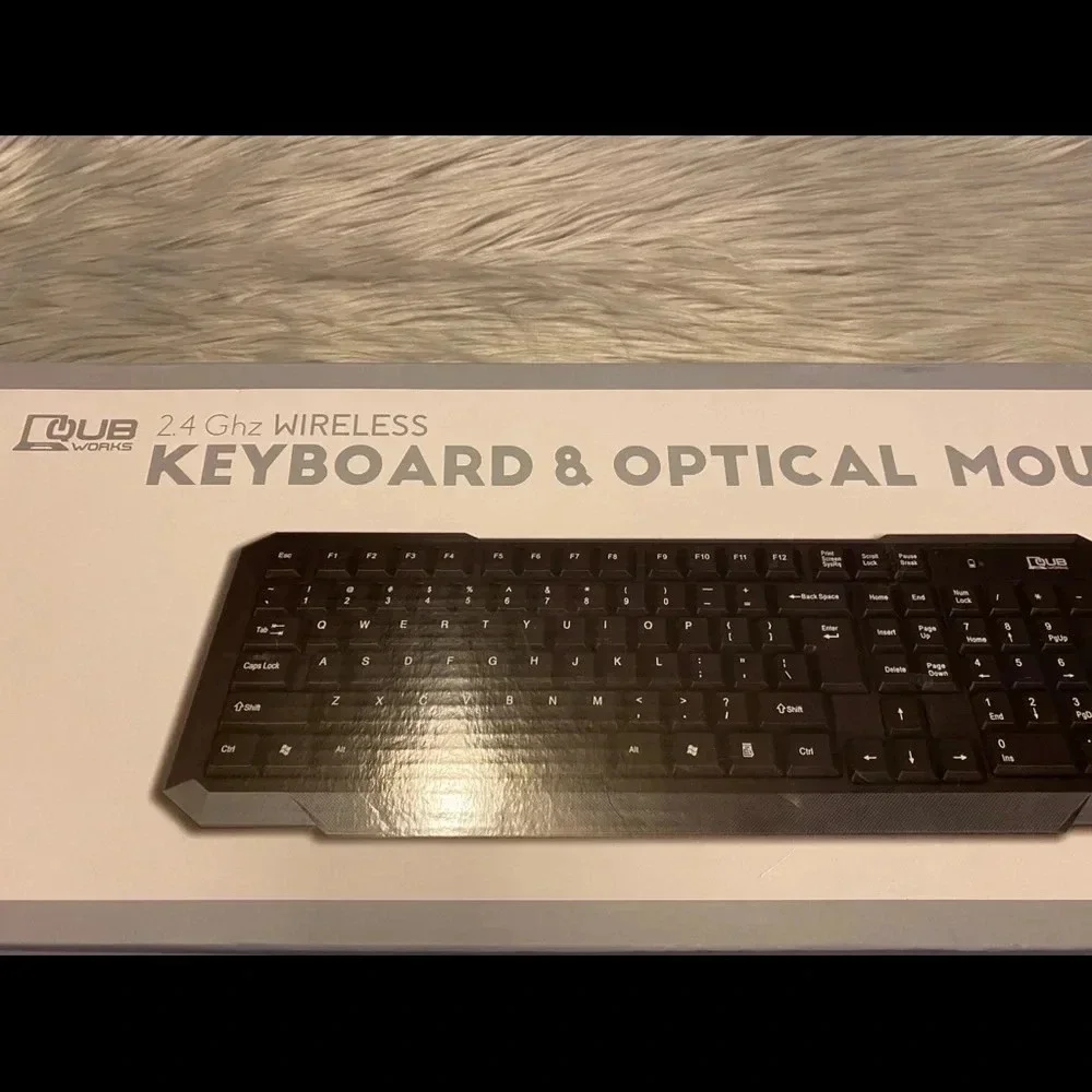 QUB Works 2.4Ghz Wireless Keyboard & Optical Mouse